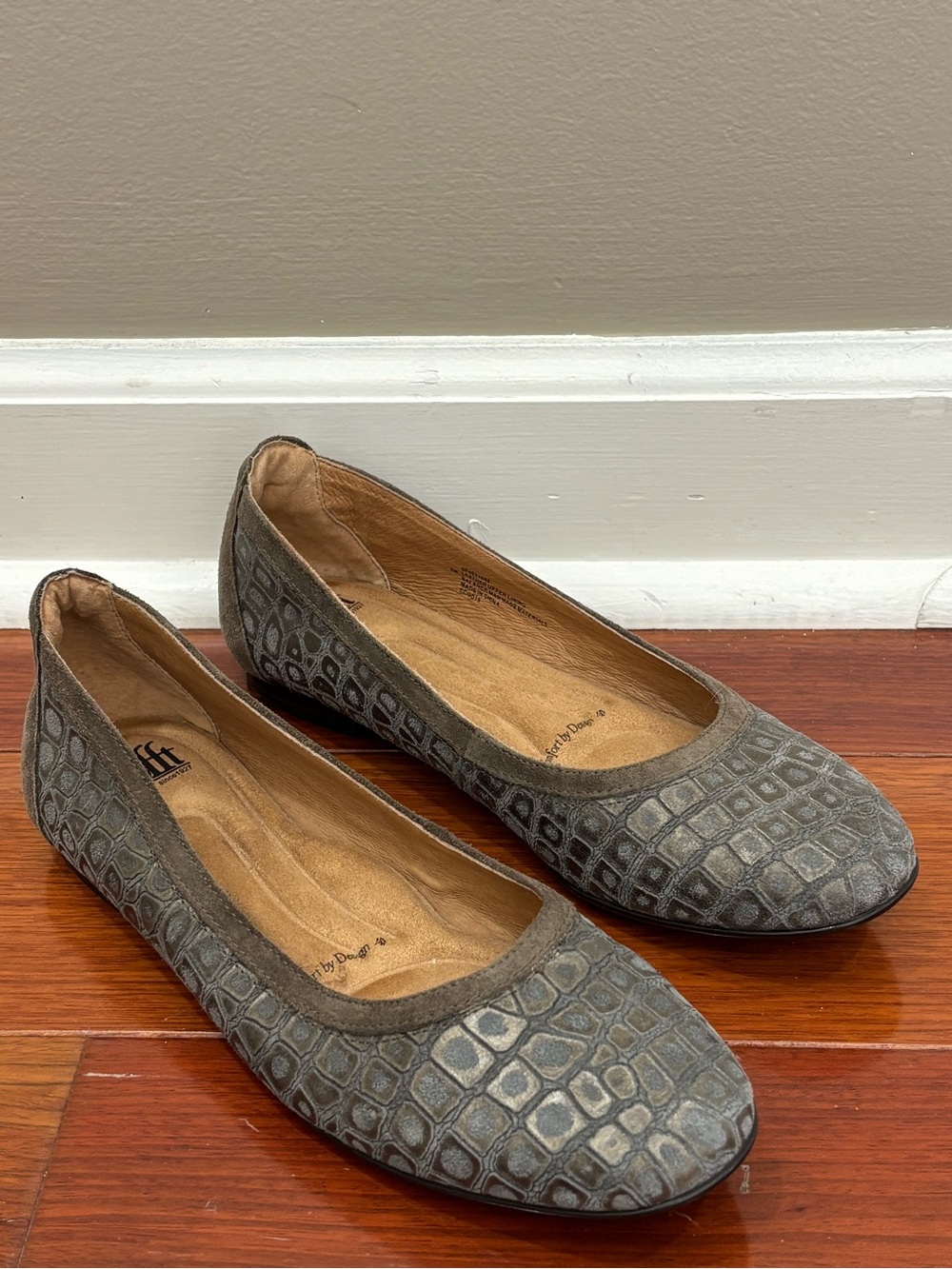 Sofft Maretto Flats Womens 8 Brown Gray Metallic Croc Embossed Leather